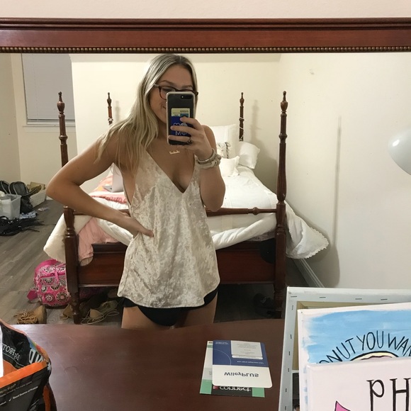 Blush velvet tank - Picture 3 of 3